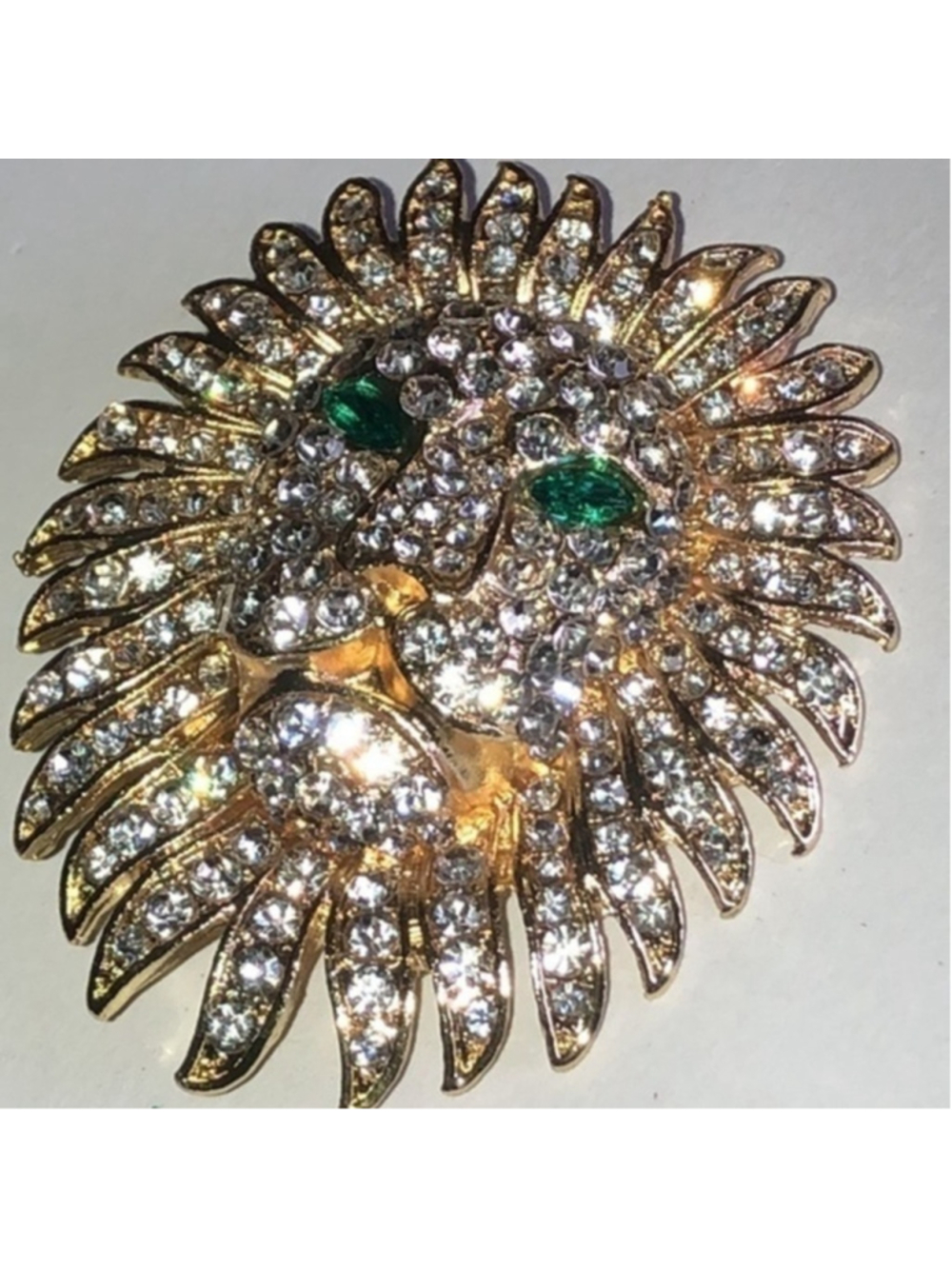 Gold Tone Rhinestone Green Rhinestone Eyes Lions Head Brooch - Picture 2 of 8